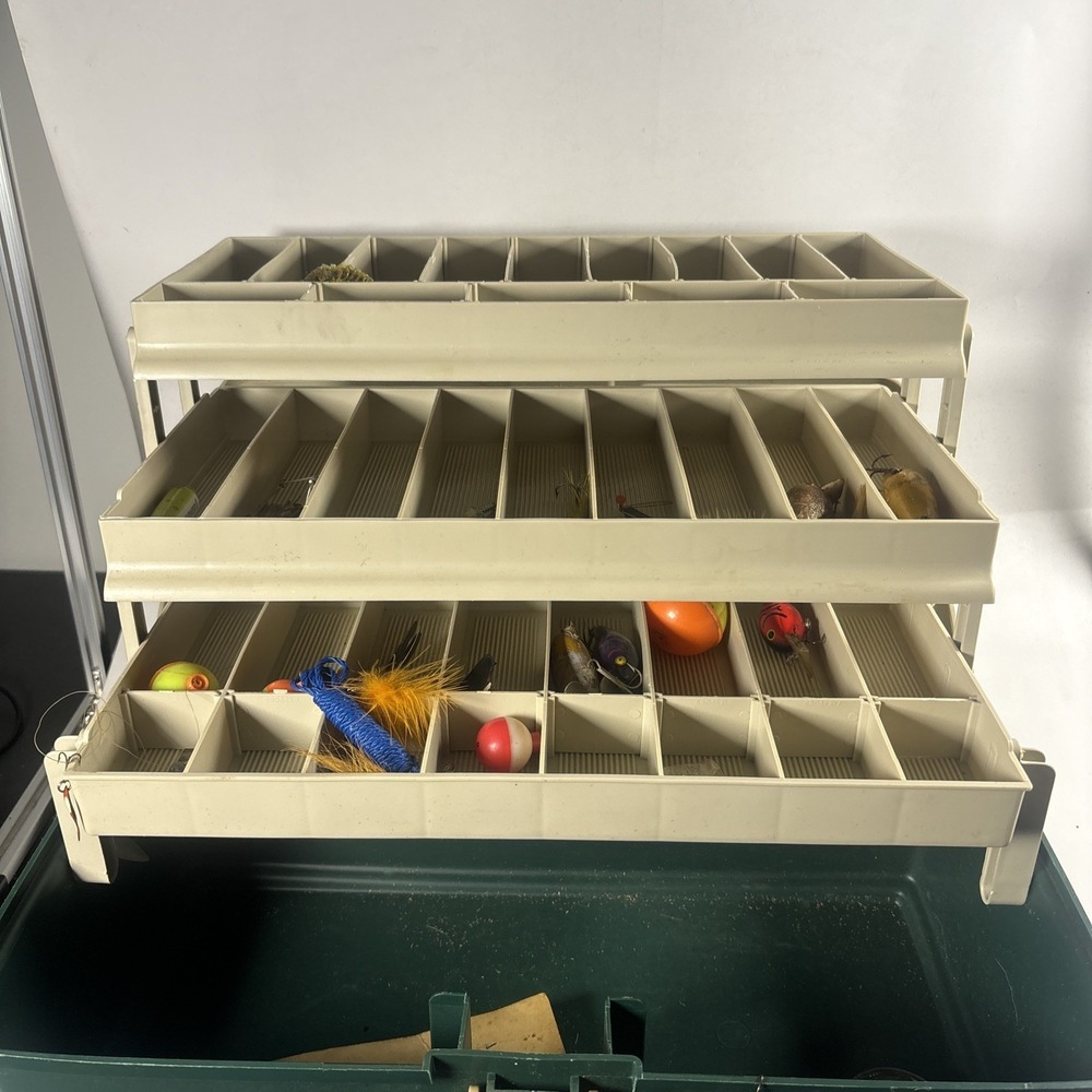 PLANO 3 TRAY FISHING TACKLE BOX - Picture 7 of 8